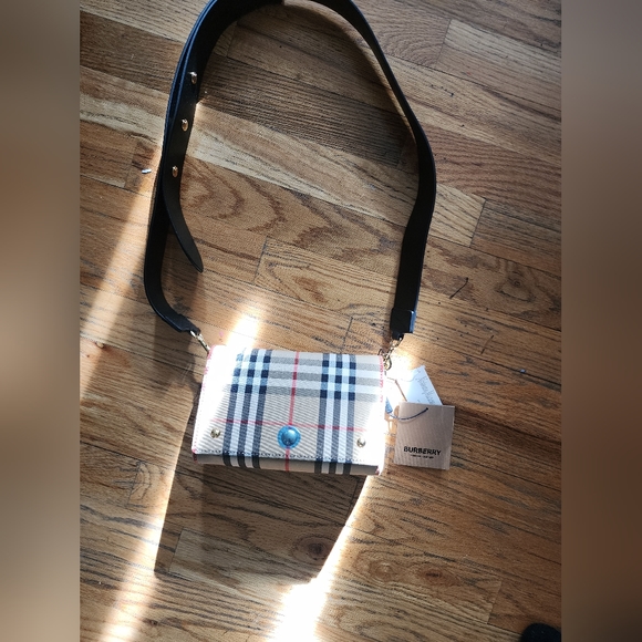 BURBERRY (LIKE NEW) cross body, belt bag. Original Tag Still Attached - Picture 3 of 4